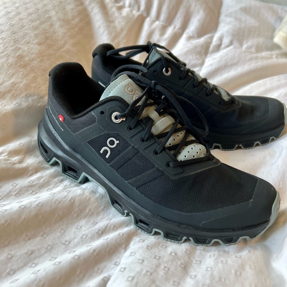 On Cloudventure Trail/Running Shoe *brand new